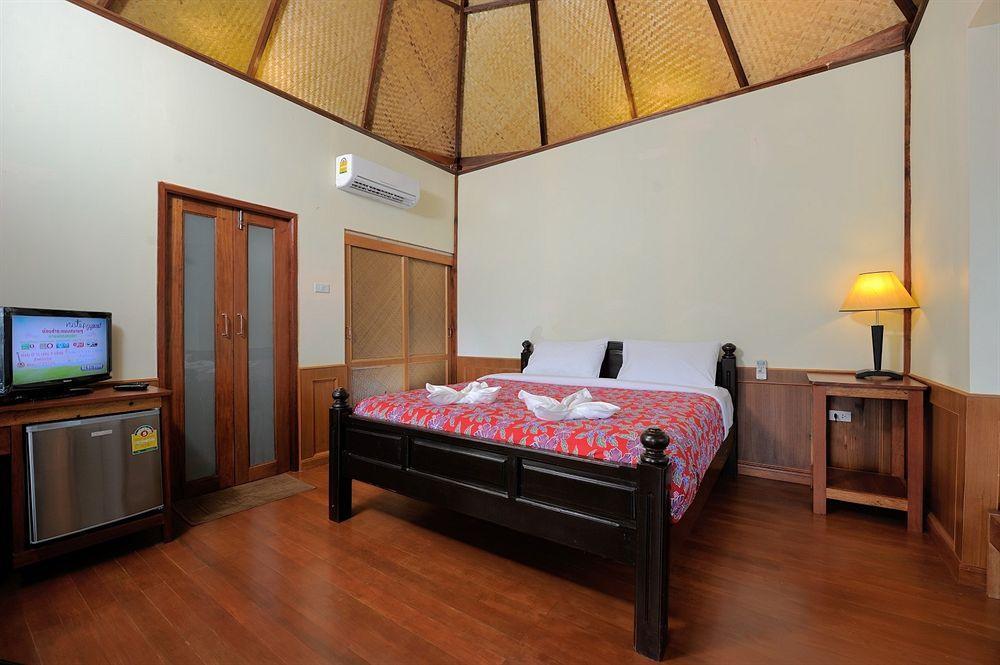Sunwaree Phi Phi Resort Exterior photo