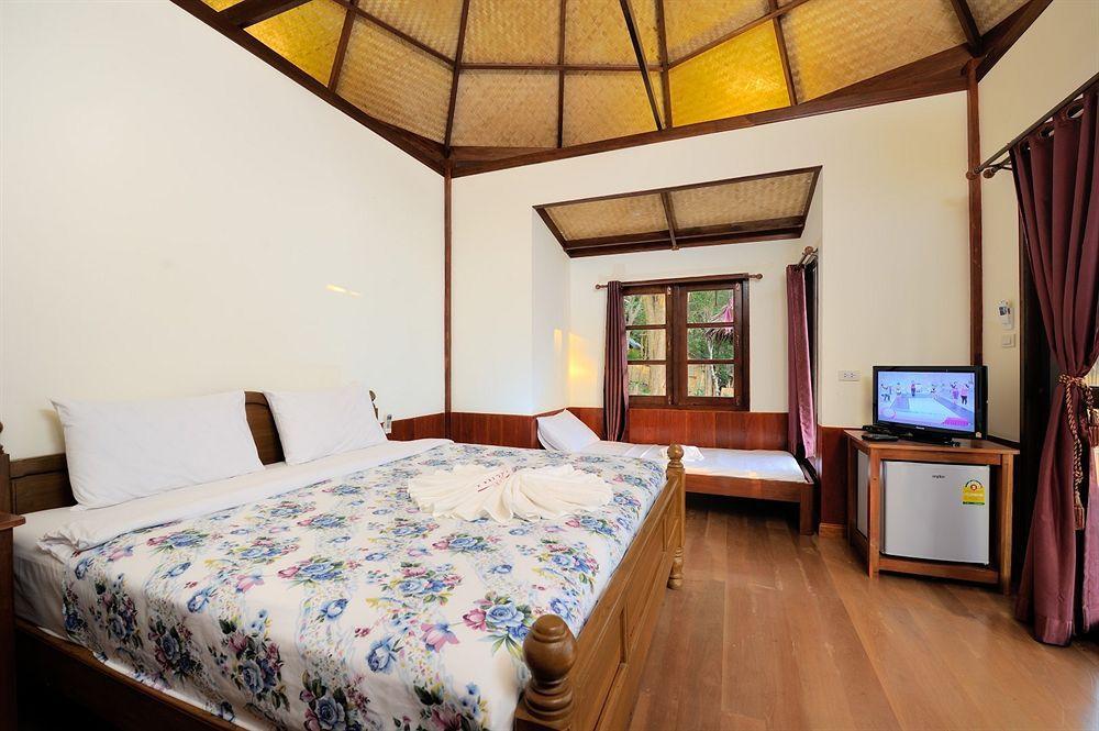 Sunwaree Phi Phi Resort Exterior photo