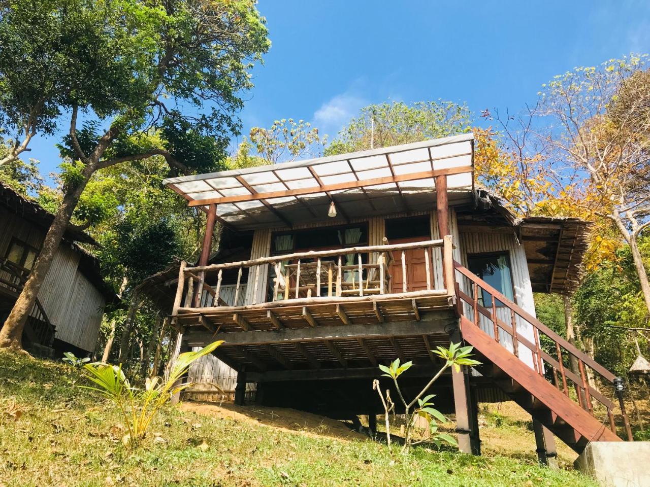Sunwaree Phi Phi Resort Exterior photo